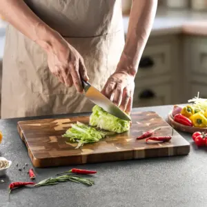 Dofiki® Schneidebrett Set 4-teilig aus Massivholz – Holz Schneidebretter mit Griffen, Wendbar, Messerfreundlich, Servierbrett für Fleisch, Gemüse, Brot & Käse