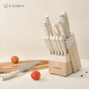 Hochwertiges 14-teiliges KATISUN Küchenmesser-Set mit hammergeschmiedeten Edelstahlklingen. Scharfe, langlebige Messer mit eleganter Hammerschlag-Optik und ergonomischen Griffen für präzises Schneiden im Alltag.